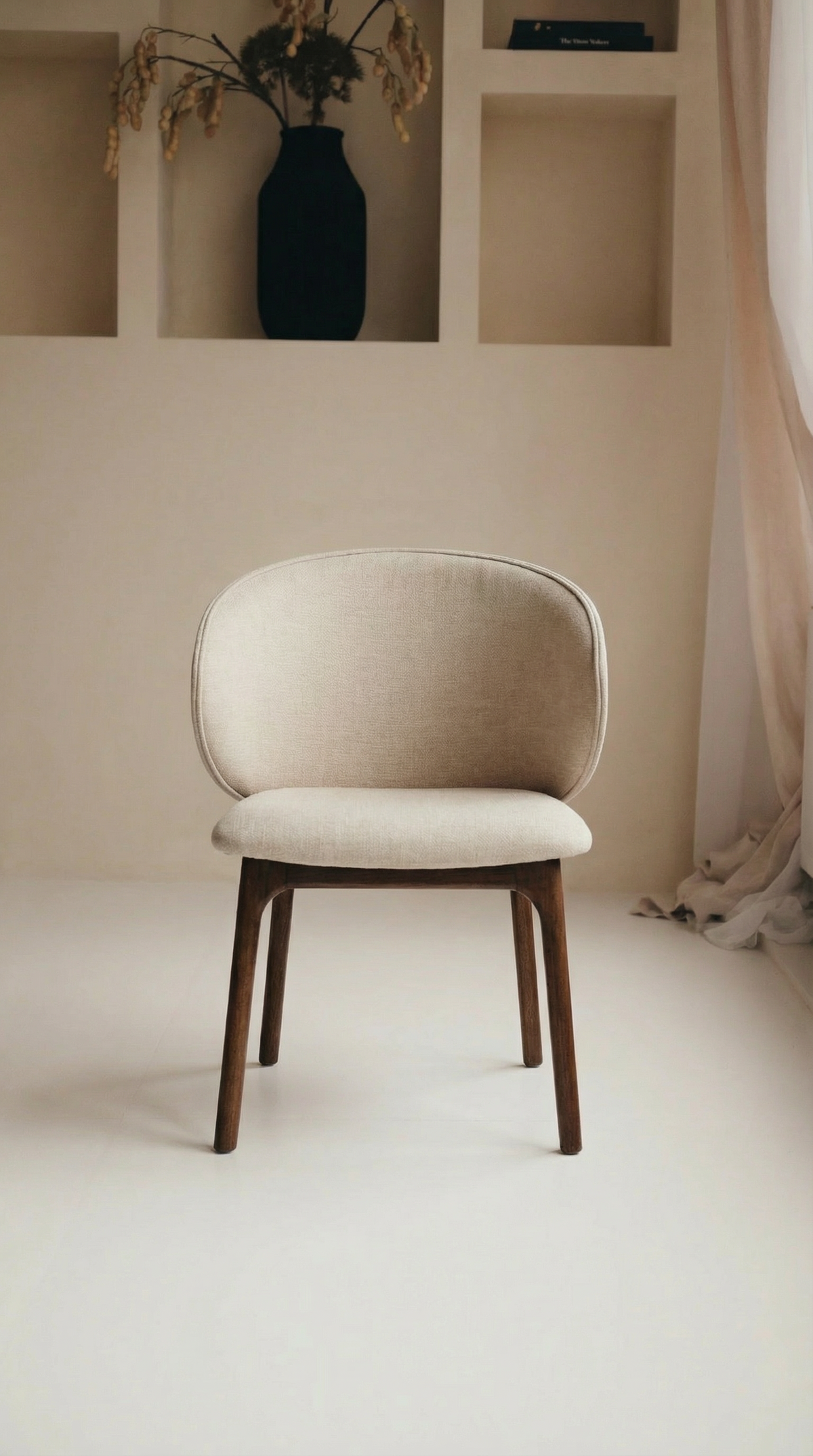 Mokani Dining Chair in Solid Wood – Minimalist Design with a Warm Touch