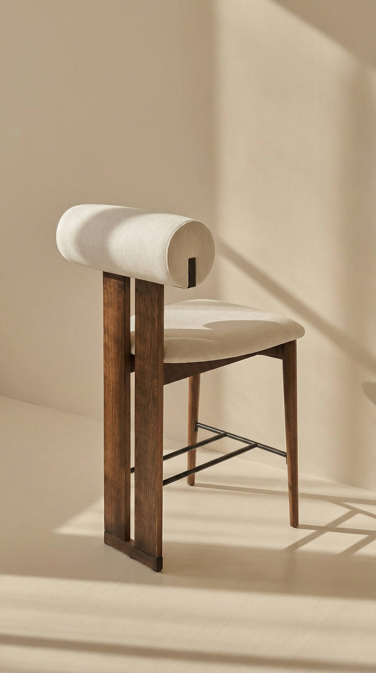 Japandi-Barhocker aus massiver Buche | Mokani
