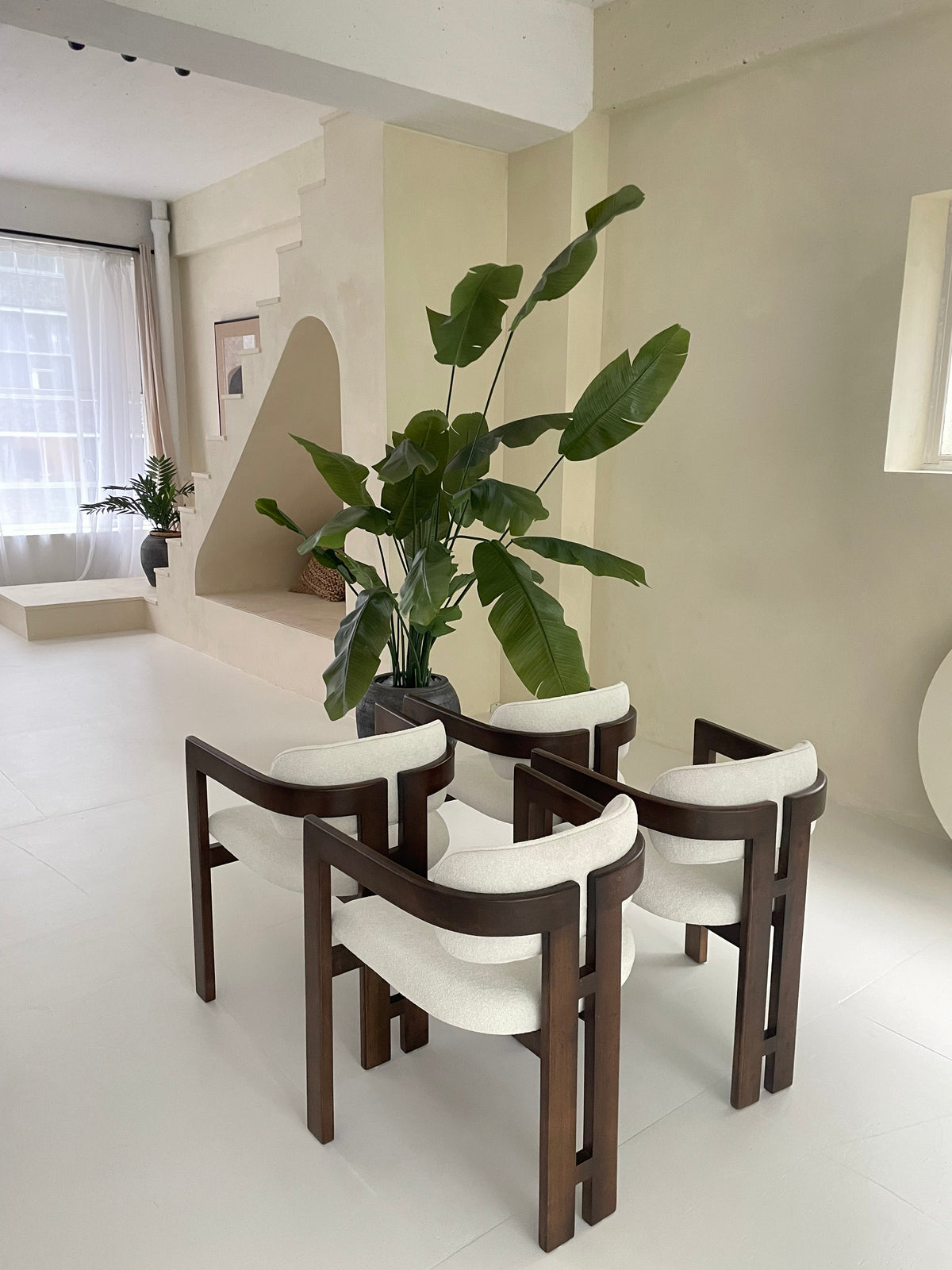 Mokani Japandi Eetkamerstoel – Tijdloos Scandinavisch Design met walnootkleur
