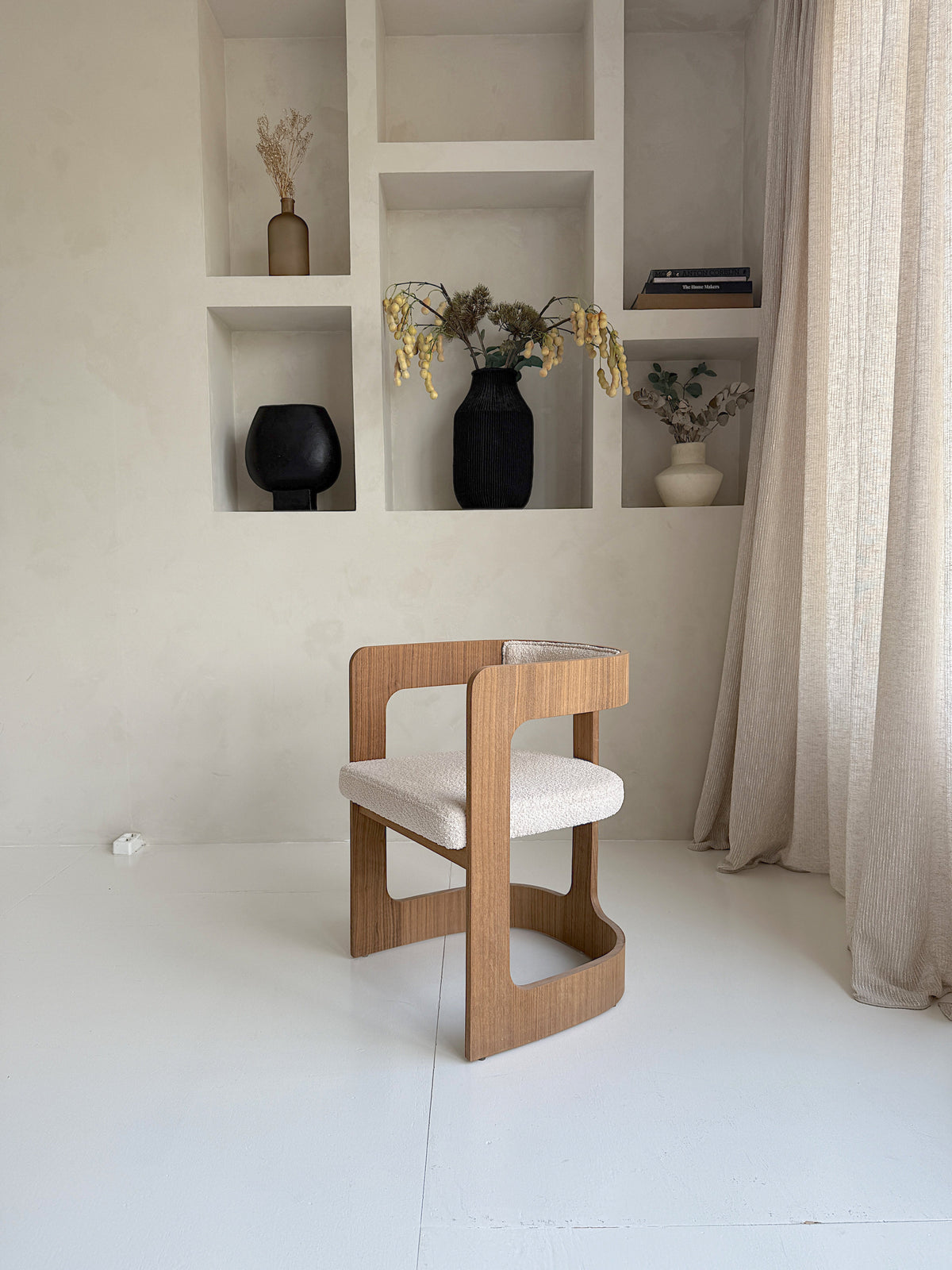 Japandi eetkamerstoel – beukenhout in walnootkleur, warm en stijlvol | Mokani