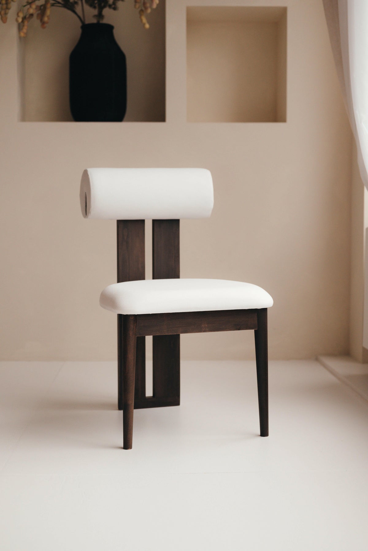 Mokani Japandi-Esszimmerstuhl mit runder Rückenlehne und skandinavisch-japanischem Design
