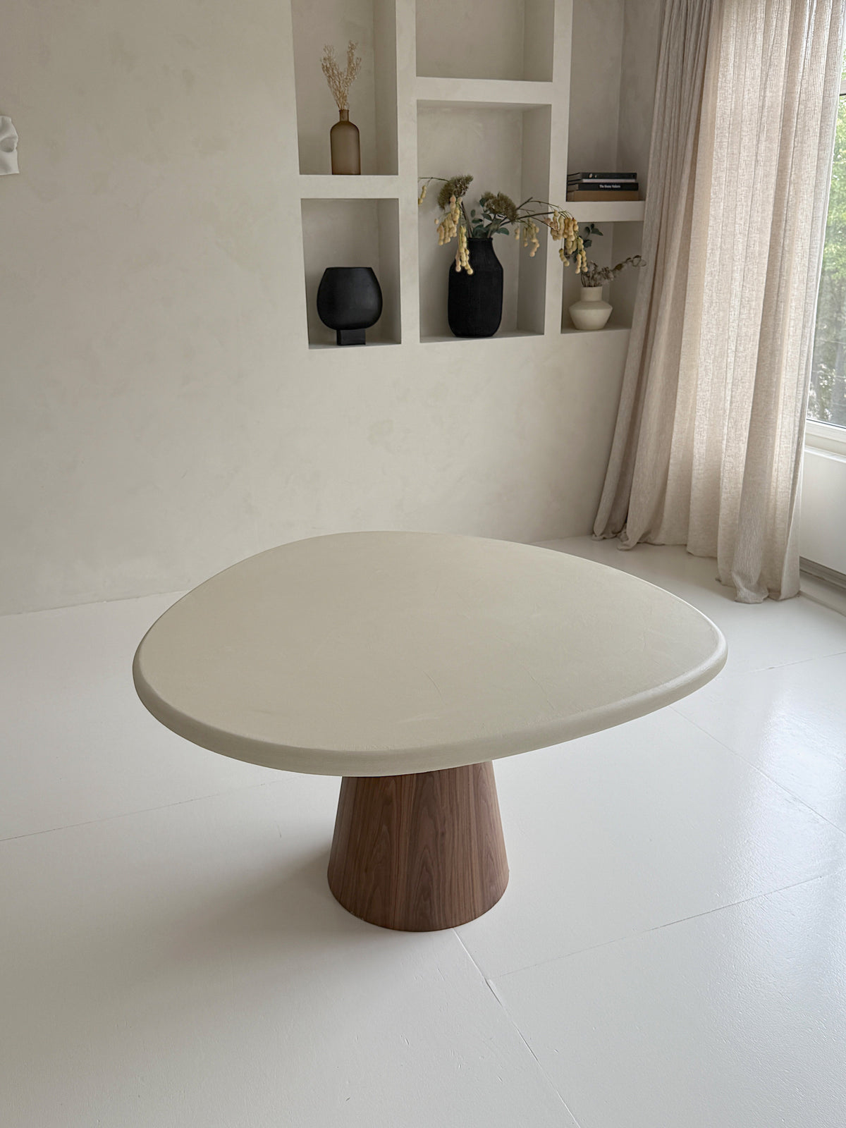 Mokani Organic Round Dining Table – Concrete Ciré with Leg in Wood Walnut Colour