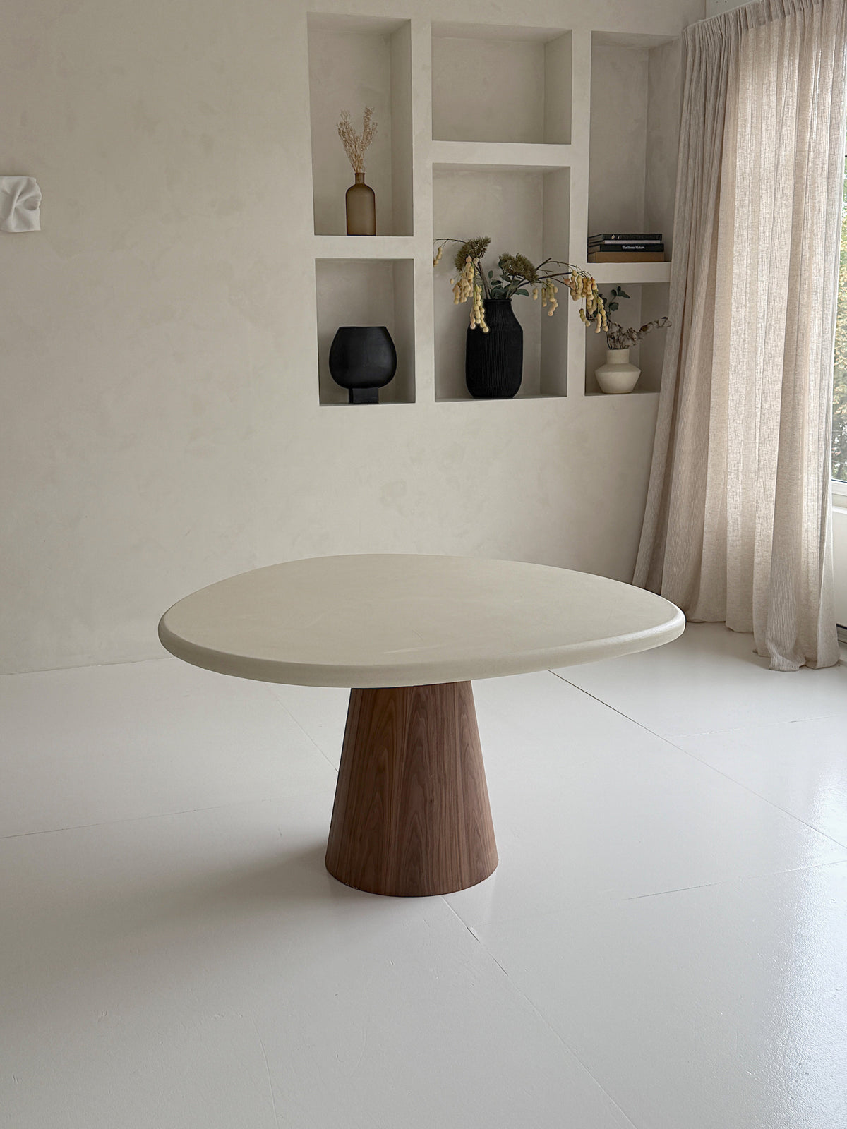 Mokani Organic Round Dining Table – Concrete Ciré with Leg in Wood Walnut Colour