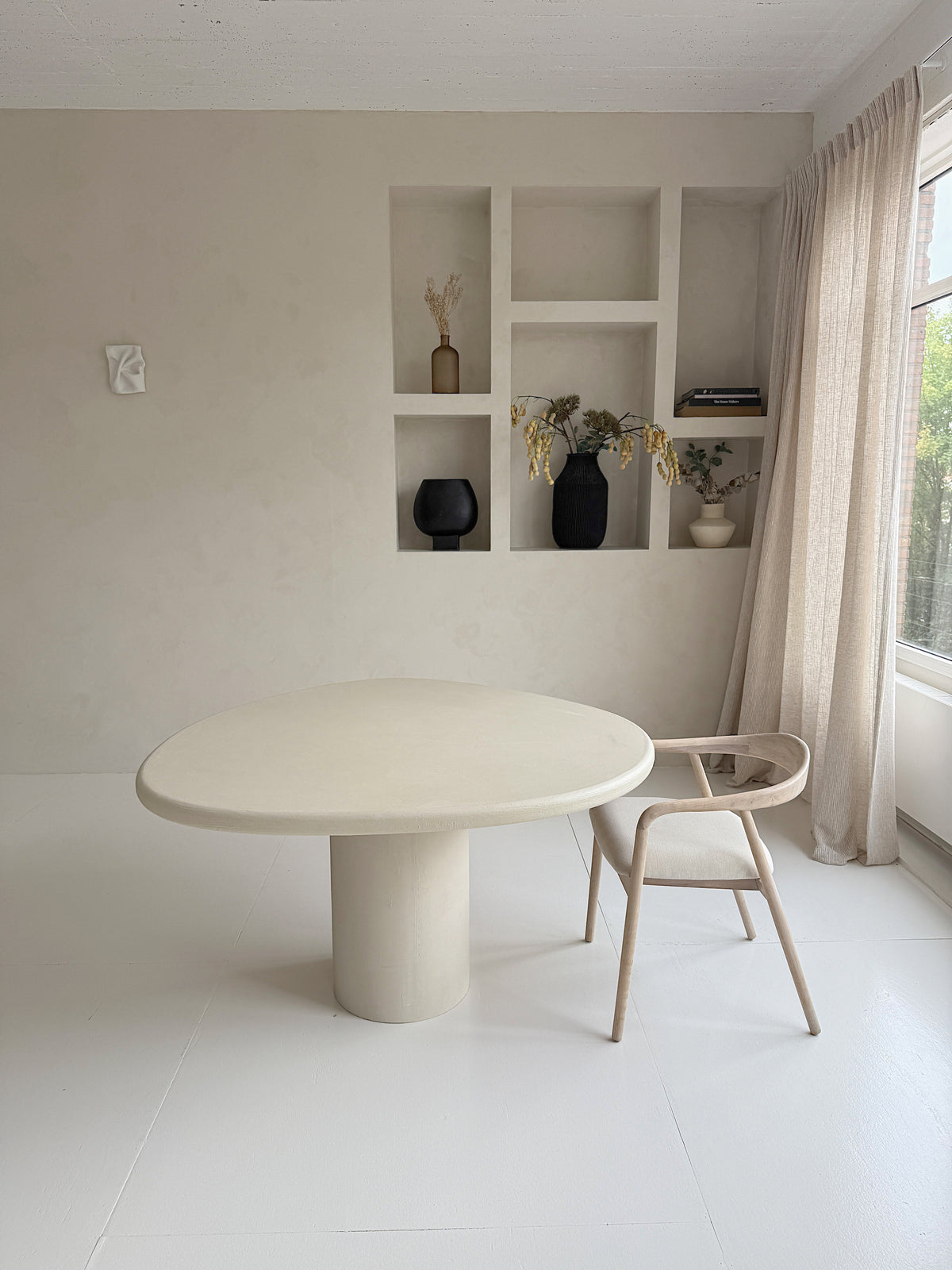Mokani Organic Round Concrete Ciré Dining Table – Made to Measure