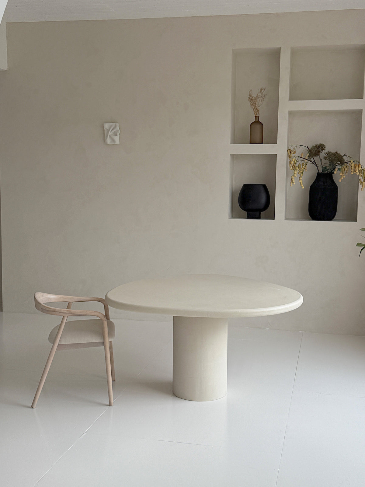 Mokani Organic Round Concrete Ciré Dining Table – Made to Measure