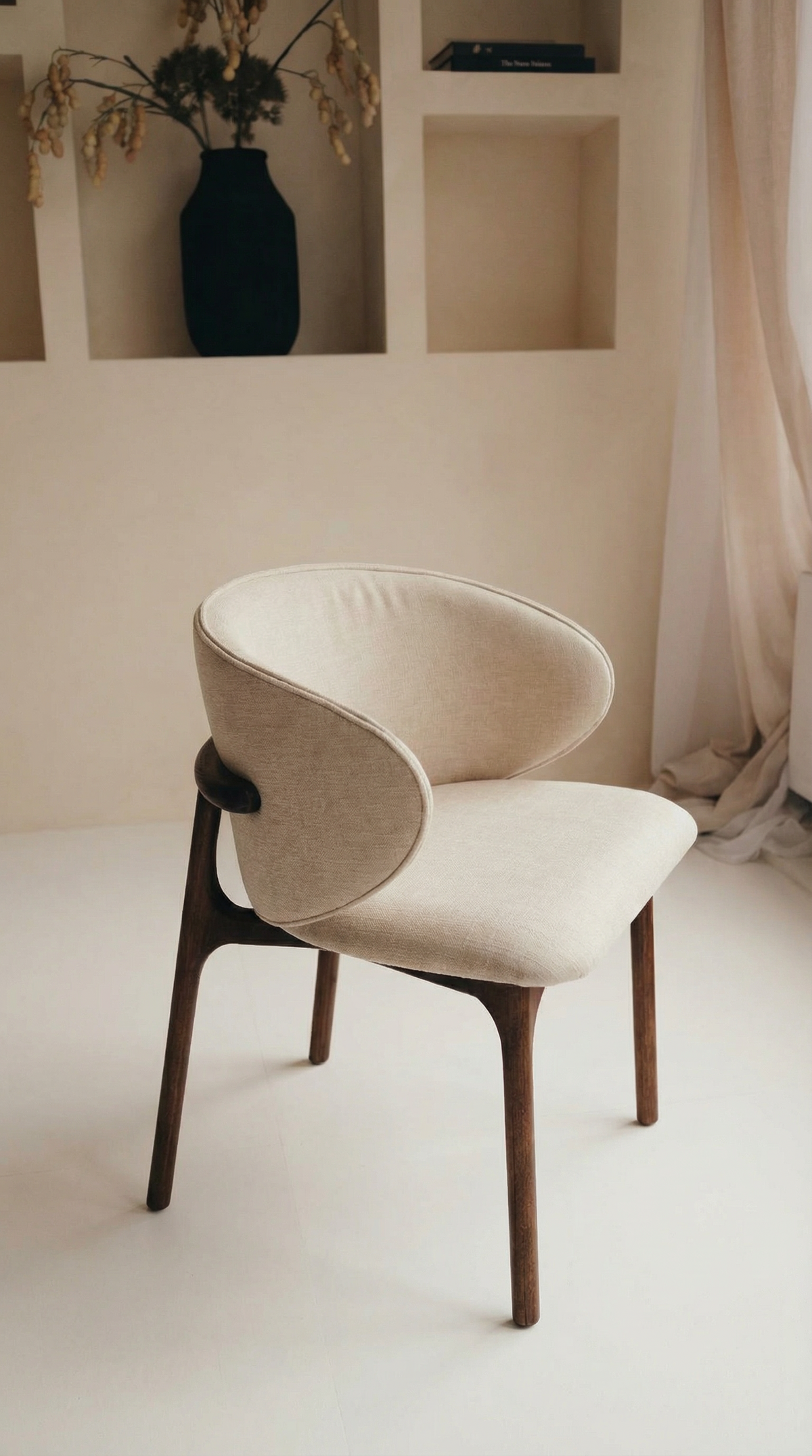 Mokani Dining Chair in Solid Wood – Minimalist Design with a Warm Touch