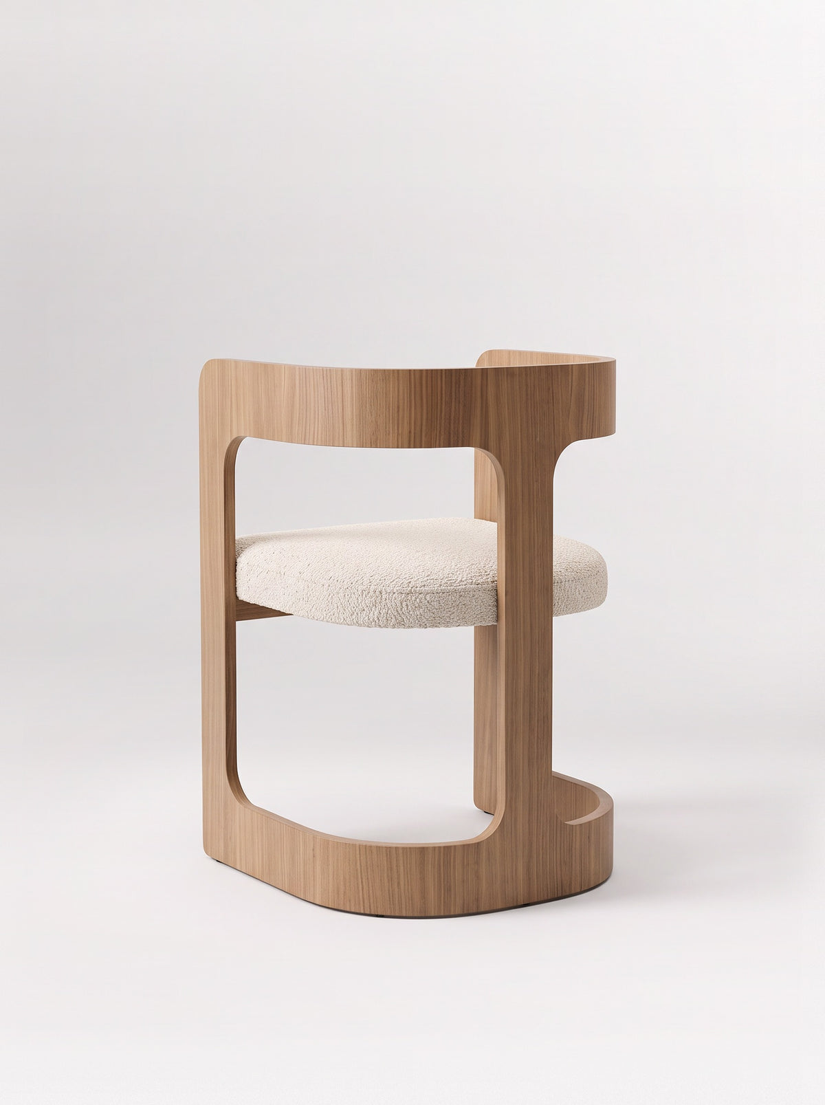 Japandi-Esszimmerstuhl in Nussbaumfarbe mit Bouclé, Rückansicht